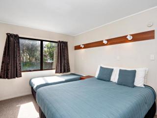 Aquarius Motor Lodge