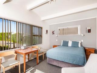 Aquarius Motor Lodge