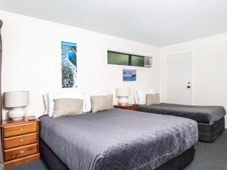 Aquarius Motor Lodge