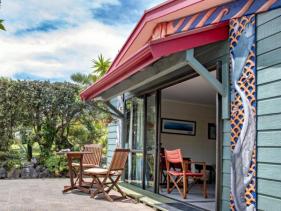 Moanarua Beach Cottage